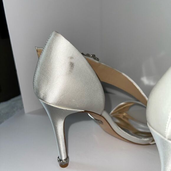 BADGLEY MISCHKA ivory satin heels rhinestones size 7 - Picture 6 of 15